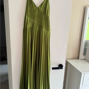 Elegant Green Pleated Dress